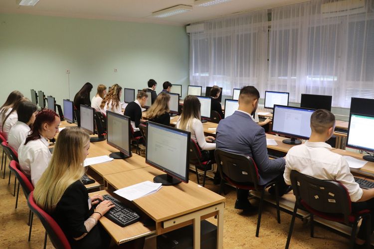 2023. május 17-18-án ágazati alapvizsgát tettek a 10. a osztály kereskedő és webáruházi technikus, valamint cukrász szaktechnikus tanulói.