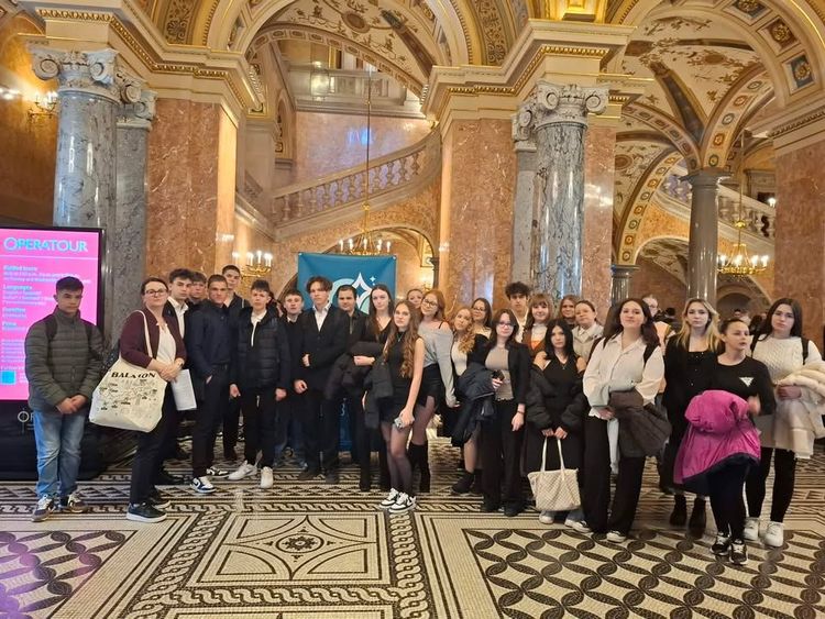 A diákok operaházi balettelőadást tekintettek meg.