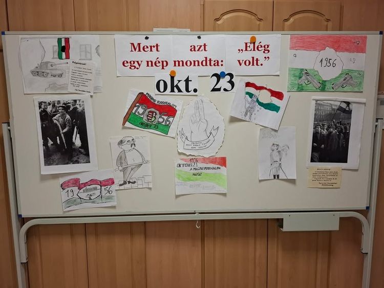 A mai napon méltó módon emlékeztünk meg iskolánkban az 1956-os forradalom és szabadságharcról.