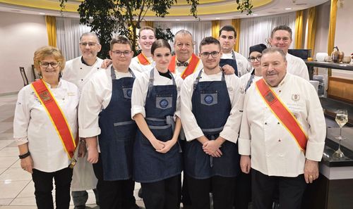 Garden Hotel díszvacsora.