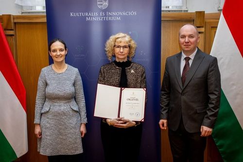 Miniszteri Elismerő Oklevelet vett át iskolánk oktatója, Jusztinné Csőke Irén, a több évtizedes kiemelkedő szakmai tevékenységéért.