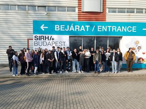 A 9A osztály szakmai kiállításon bővítette tudását.